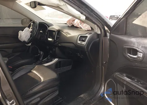 2018 Jeep Compass Latitude 4X4 z USA, uszkodzony, nr VIN 3C4NJDBB9JT270485